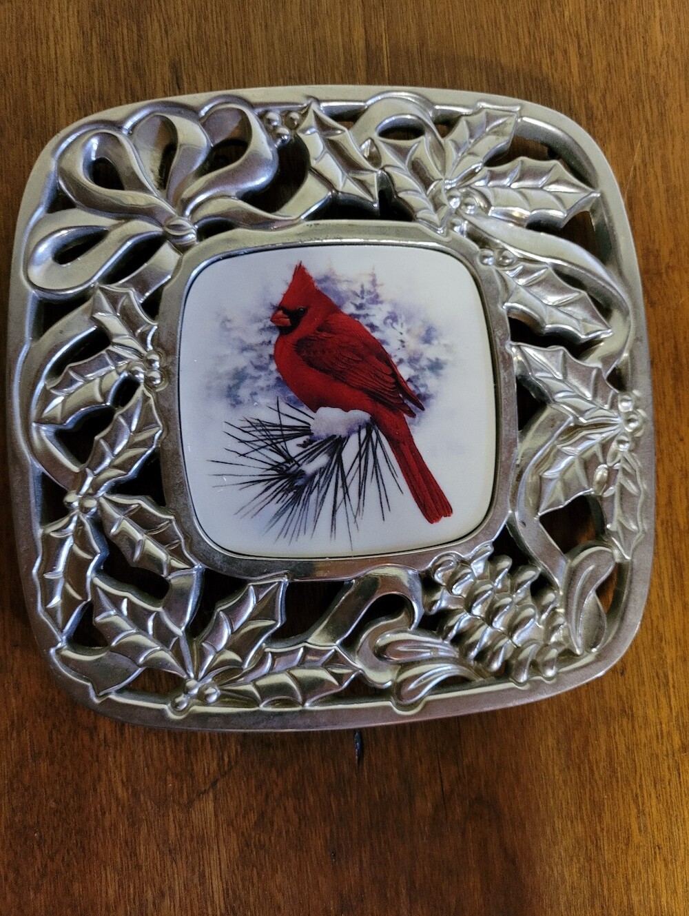 Lenox Silver-Tone Trivet with White Ceramic Cardnail Inset Panels (115)